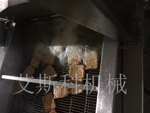 供應(yīng)用于油炸各種食品|膨化油炸食品|水產(chǎn)類油炸食的供應(yīng)全自動(dòng)電加熱連續(xù)網(wǎng)帶油炸機(jī)