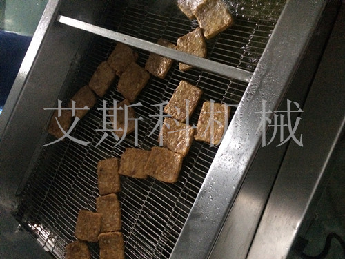 供應(yīng)用于油炸各種食品|膨化油炸食品|水產(chǎn)類油炸食的供應(yīng)全自動(dòng)電加熱連續(xù)網(wǎng)帶油炸機(jī)