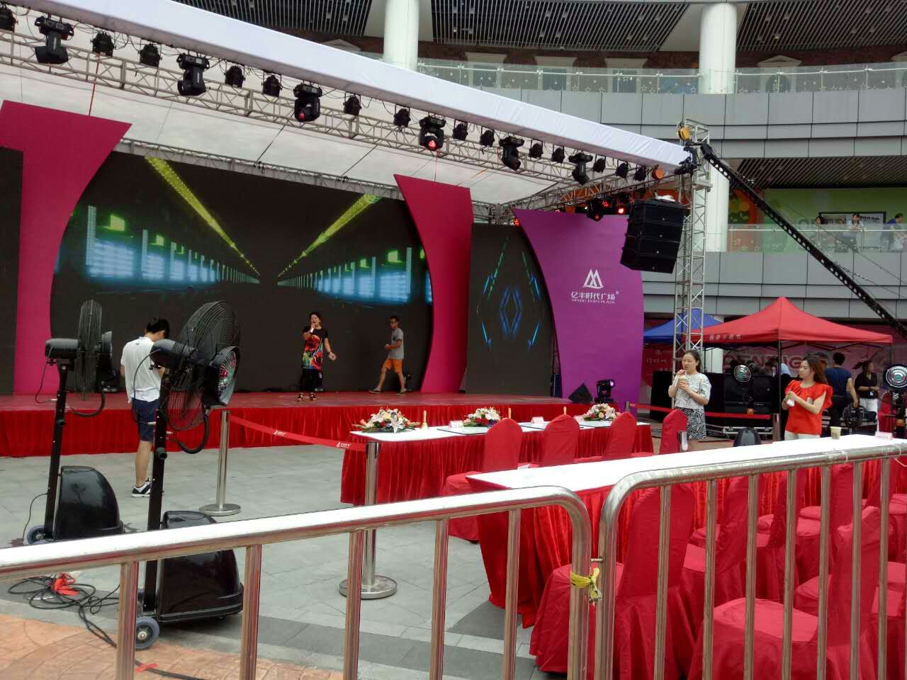 供應(yīng)水霧扇廠家人造霧設(shè)備工業(yè)霧扇 選上海星光