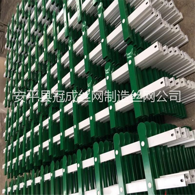 供應(yīng)鋅鋼護(hù)欄 鐵藝護(hù)欄 草坪護(hù)欄