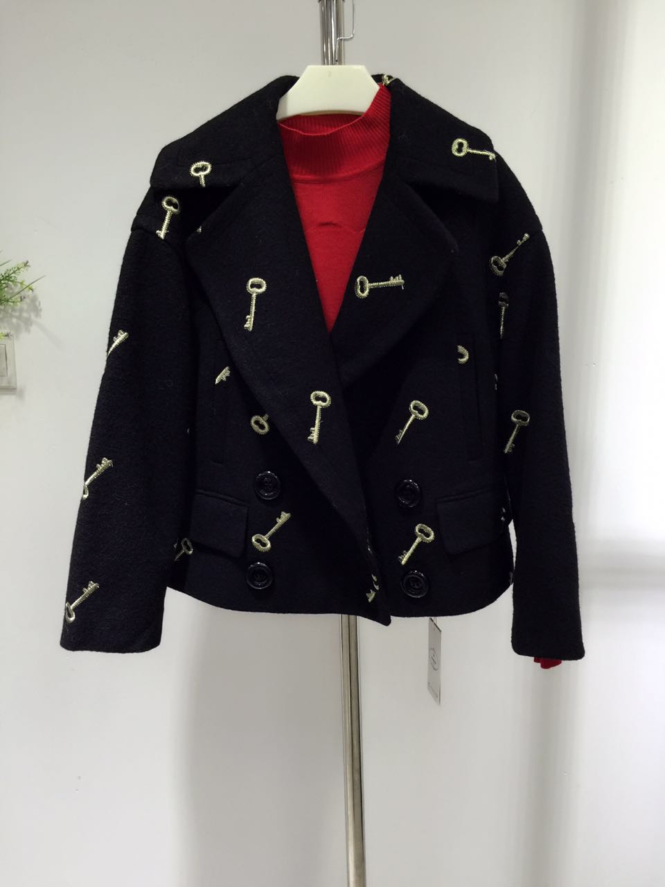 輕奢優(yōu)雅品牌折扣女裝洛唄一純跑量批發(fā)走份專柜正品貨源免費加盟