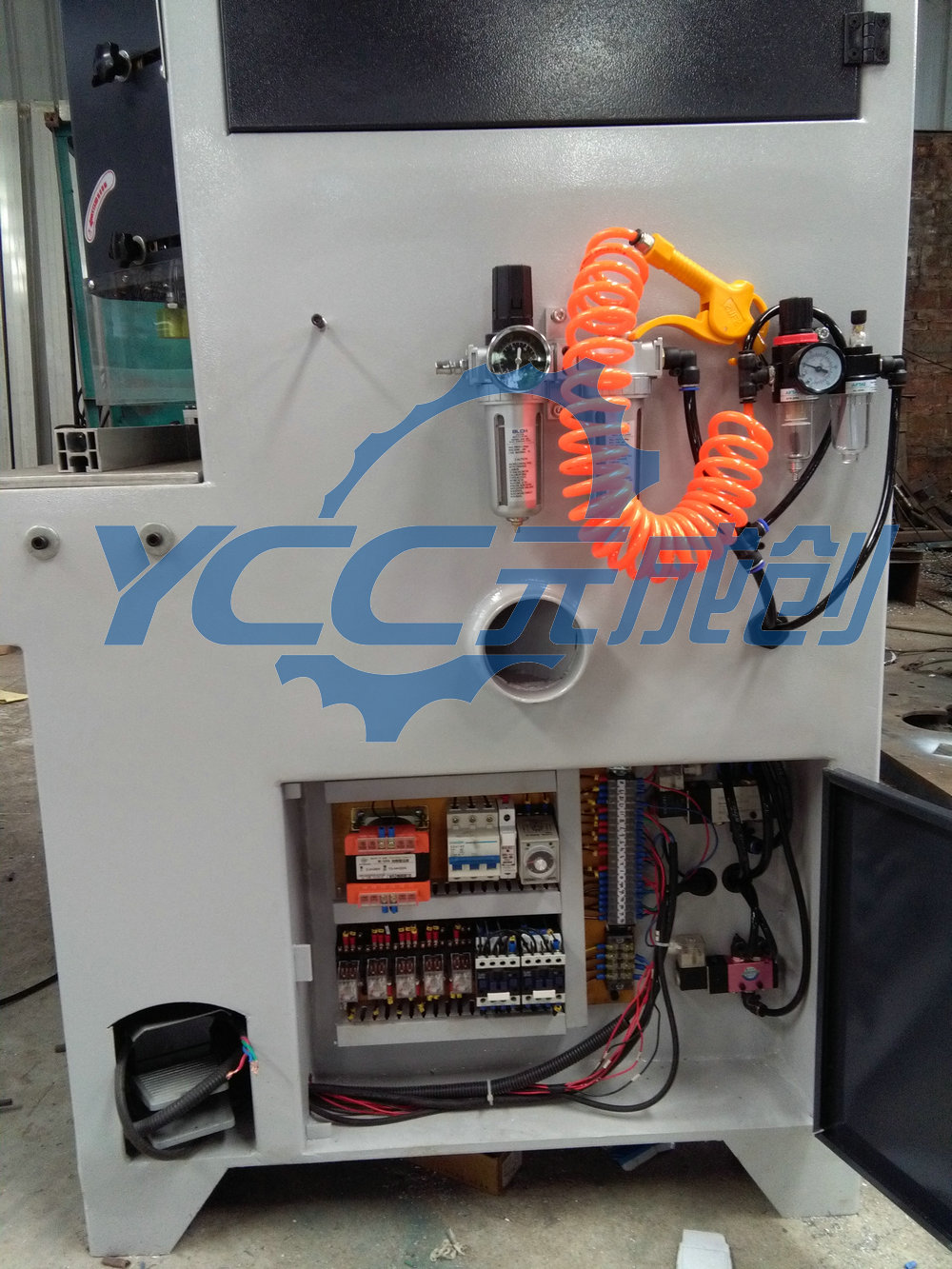 供應上下升降式切角機 無縫切角 鋁材切割設備 門窗框切角 燈箱切角 佛山元成創(chuàng)切角機