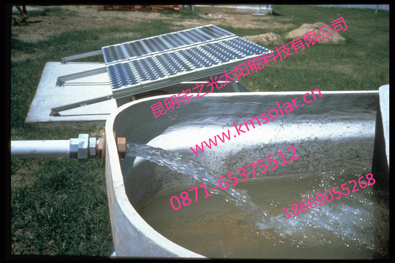 光伏揚(yáng)水系統(tǒng)農(nóng)民的好幫手太陽能發(fā)電廠家供應(yīng)提高生產(chǎn)效率的光伏*機(jī)