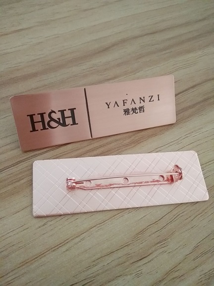 供應(yīng)胸牌制作玫瑰金胸牌定做