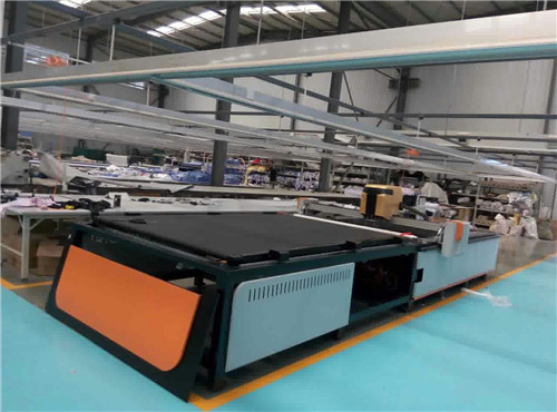 供應(yīng)武漢科普KP-N1725電腦裁床