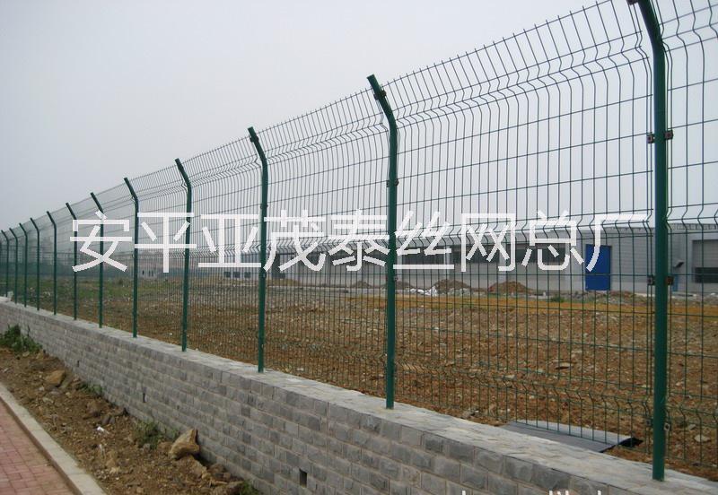 雙邊絲護欄網(wǎng)安裝注意事項@安平縣亞茂泰絲網(wǎng)廠