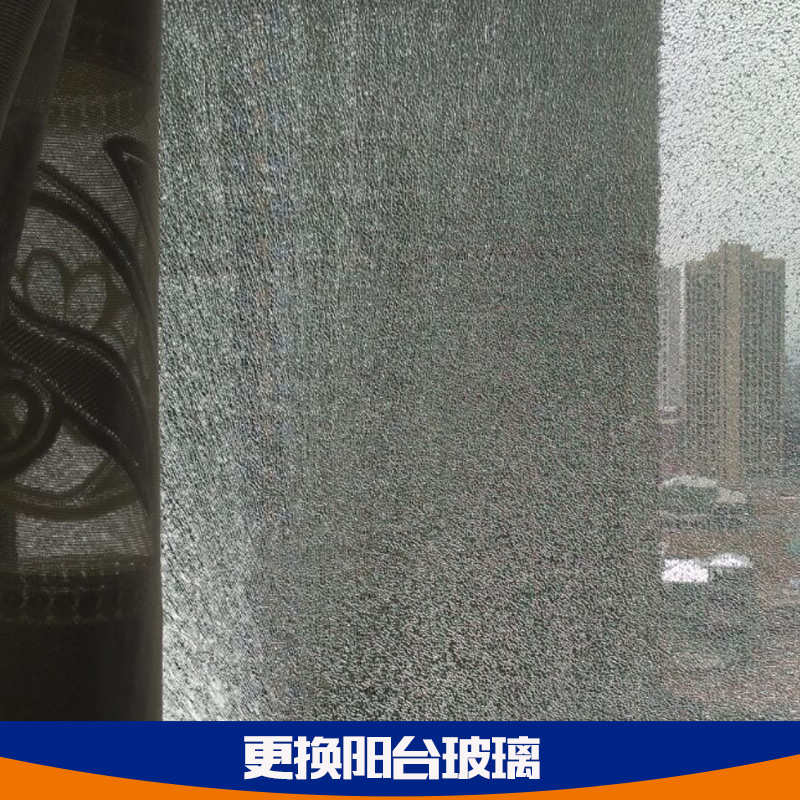 長沙市更換封閉陽臺玻璃 陽臺雙層玻璃破了怎么換？找眾豐