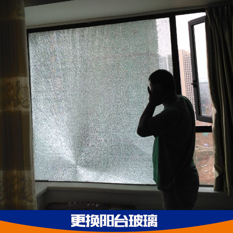 長沙市更換封閉陽臺玻璃 陽臺雙層玻璃破了怎么換？找眾豐
