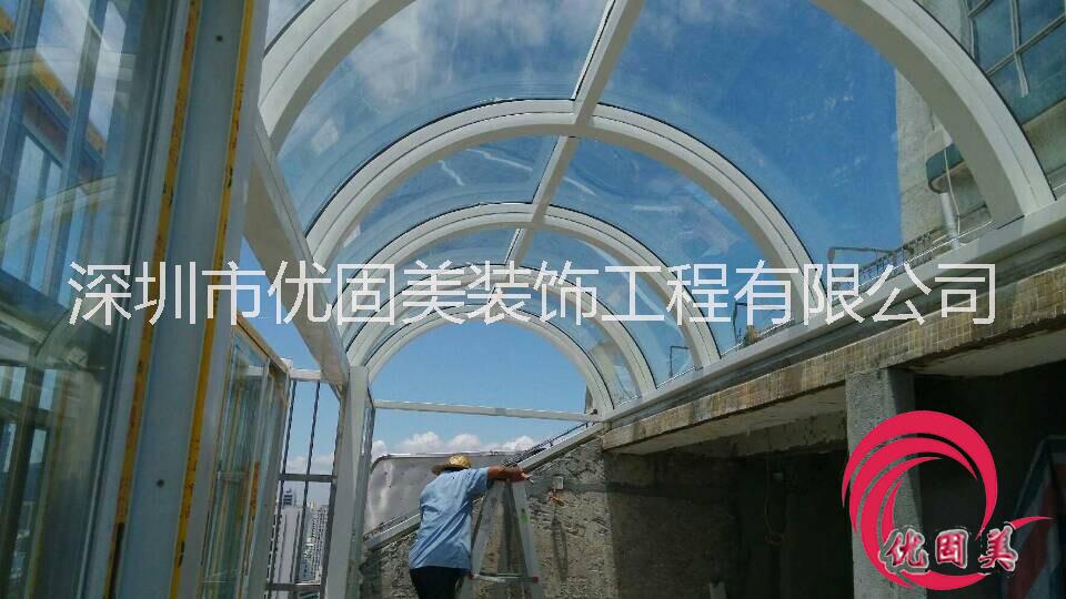 供應(yīng)用于隔熱深圳陽臺(tái)弧玻璃彎鋼玻璃雨棚安裝