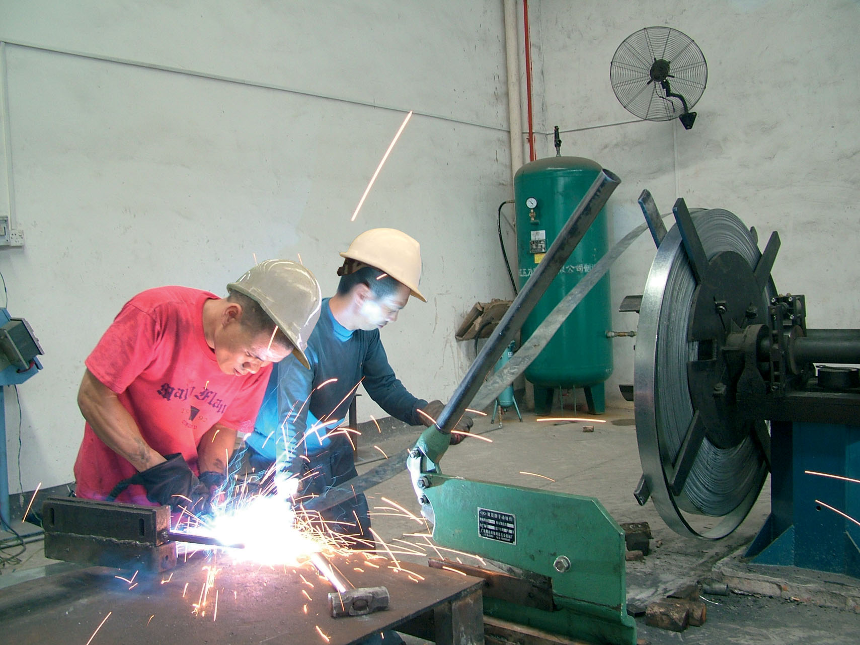 供應(yīng)用于房結(jié)構(gòu)的89*1.8鍍鋅圓管