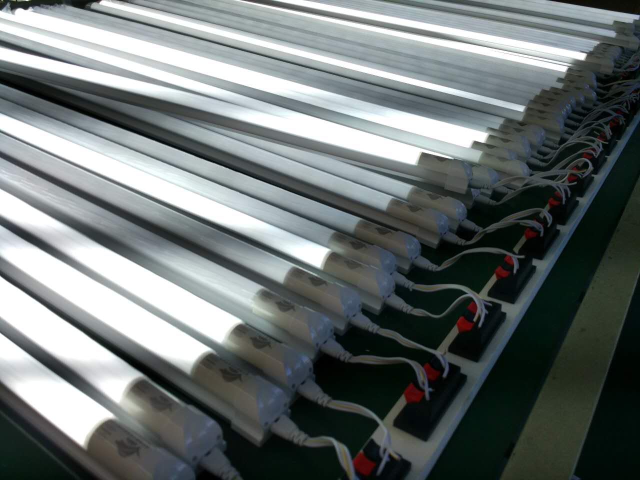 LED雷達(dá)微波感應(yīng)燈具，安徽滁州雷達(dá)感應(yīng)日光燈吸頂燈