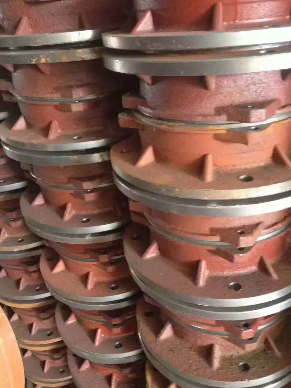 供應拋丸機履帶，橡膠耐磨履帶，工廠價出售，質(zhì)量三包