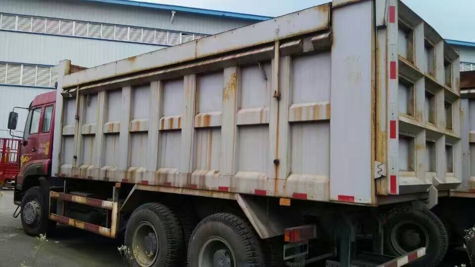 供應(yīng)頂賬用的金王子6x4自卸車急處理，300馬力，共47輛