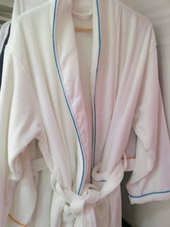 淮安毛巾廠家生產(chǎn)的酒店毛巾浴衣 酒店浴袍 定制加厚浴袍 純棉定制浴袍 酒店毛巾，和服領(lǐng)浴衣