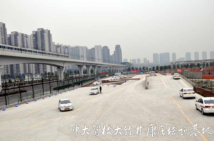 重慶中大駕校學(xué)車(chē)價(jià)格（康莊基地） 重慶駕校 重慶中大駕校 重慶學(xué)車(chē)價(jià)格 車(chē)價(jià)格