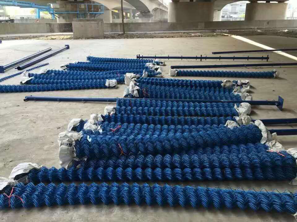 供應(yīng)鍍鋅勾花網(wǎng) 網(wǎng)球場包塑勾花網(wǎng)圍欄 菱形鐵絲圍網(wǎng) 安平勾花網(wǎng)廠