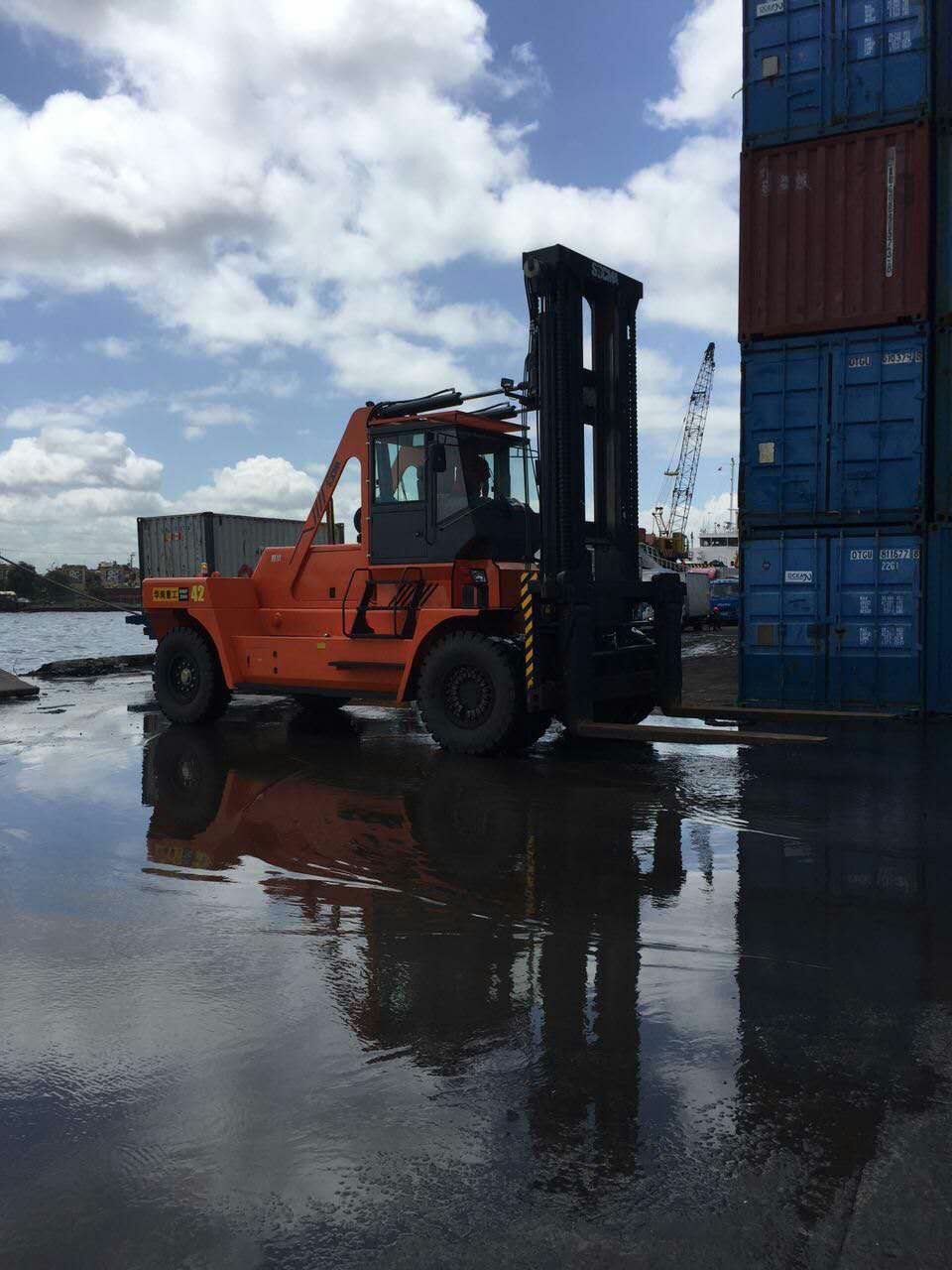 碼頭32噸叉車鐵路貨場(chǎng)32噸叉車廠家直銷32噸集裝箱叉車 碼頭32噸叉車32噸集裝箱叉車
