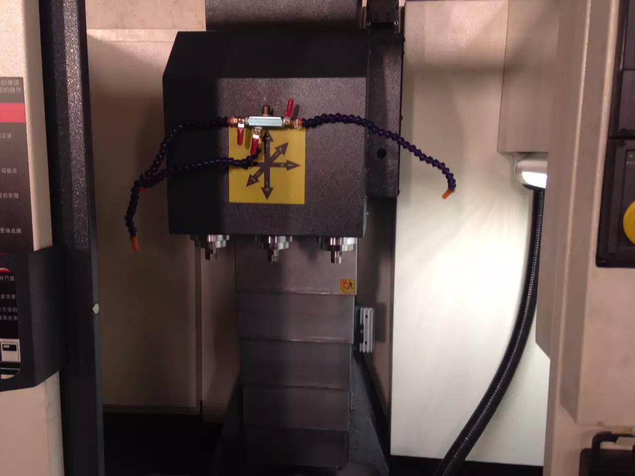 供應(yīng)小型數(shù)控雕銑機(jī)，價(jià)格低，*數(shù)控雕銑機(jī)