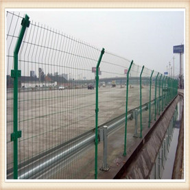 雙邊鐵絲網(wǎng)@綠色雙邊鐵絲網(wǎng)@雙邊鐵絲網(wǎng)現(xiàn)貨供應(yīng)