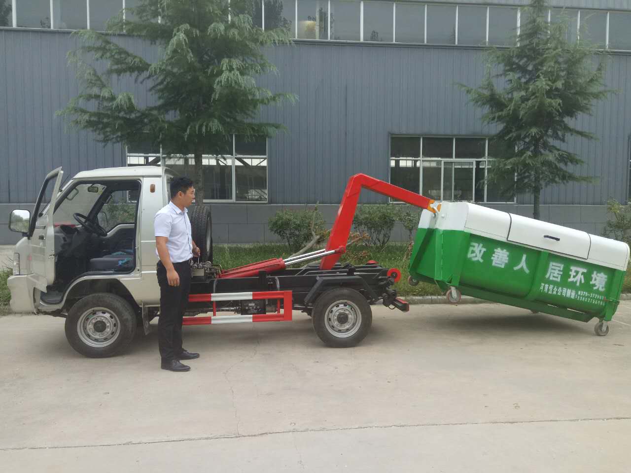 車廂可卸式垃圾車 鉤臂式垃圾車型號(hào) 垃圾車廠家 垃圾車廠家電話 環(huán)衛(wèi)垃圾車 環(huán)衛(wèi)鉤臂式垃圾車