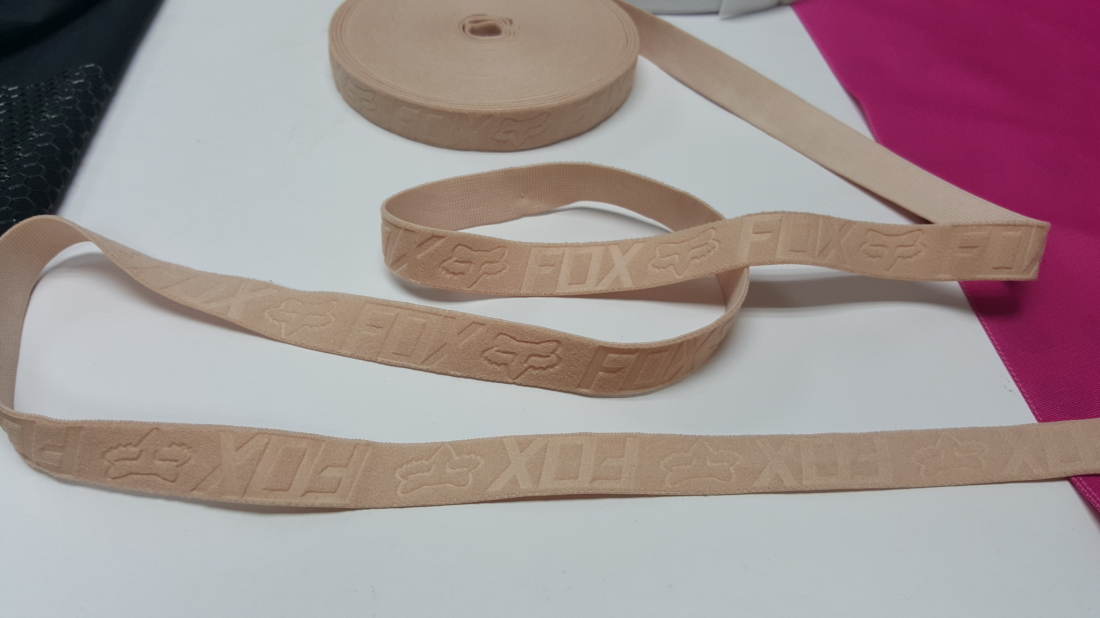 昌發(fā)壓花 東莞織帶壓字 織帶壓印圖騰  江蘇織帶壓字  織帶壓印圖騰  江蘇織帶印花  織帶壓印圖騰