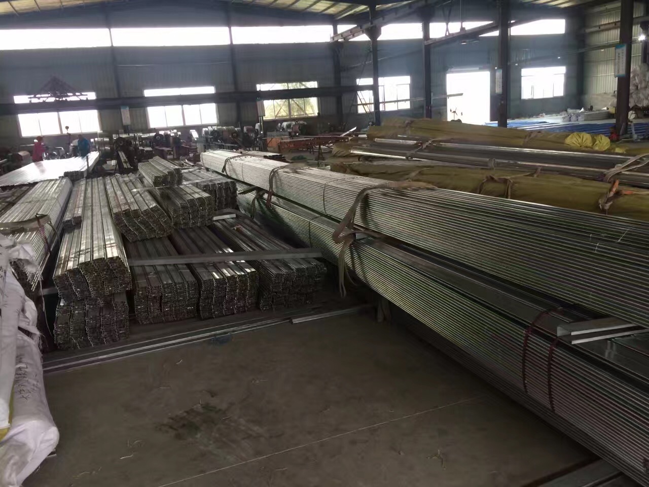 供應防火卷簾門77型復合簾片封頭