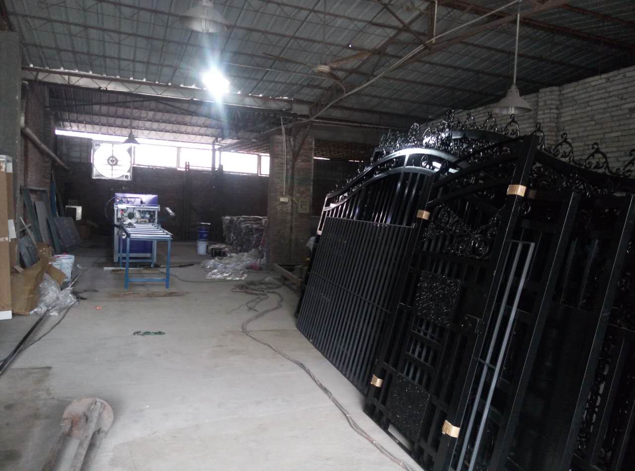 兩工位數(shù)控管材沖孔機,護欄沖孔機