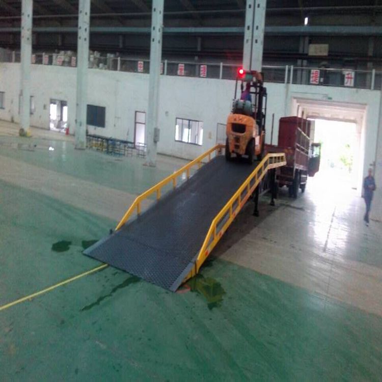 供應(yīng)惠州卸柜叉車平臺3噸位批發(fā)卸柜叉車平臺三良機械