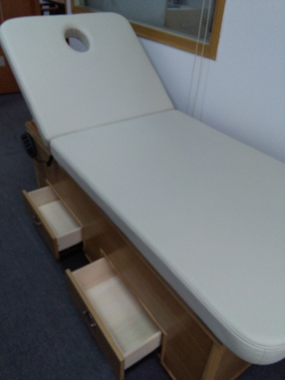 實木電動調(diào)節(jié)升降美容按摩床    實木 電動床