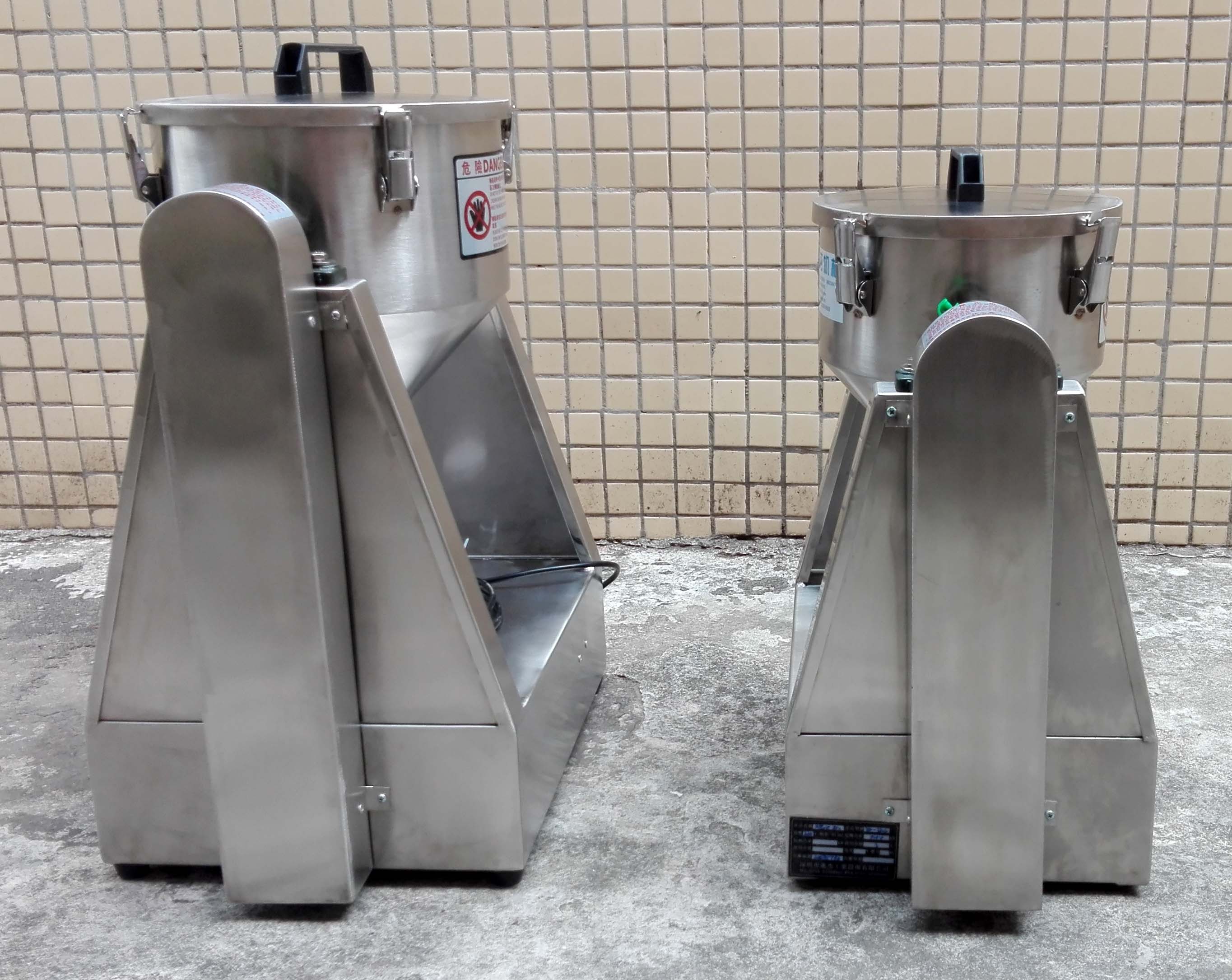 豬場(chǎng)配原粉用混合機(jī) 養(yǎng)殖用藥粉混料機(jī) 蟹飼料混合機(jī) 蟹料用藥混