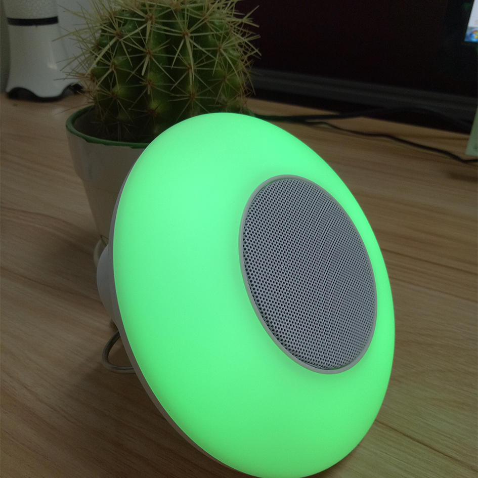 新品創(chuàng)意帶FM功能藍(lán)牙音響燈LED手提式便攜七彩藍(lán)牙音響燈 七彩氛圍藍(lán)牙音響燈