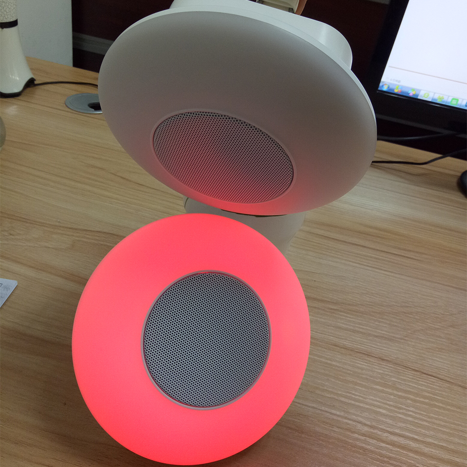 新品創(chuàng)意帶FM功能藍(lán)牙音響燈LED手提式便攜七彩藍(lán)牙音響燈 七彩氛圍藍(lán)牙音響燈