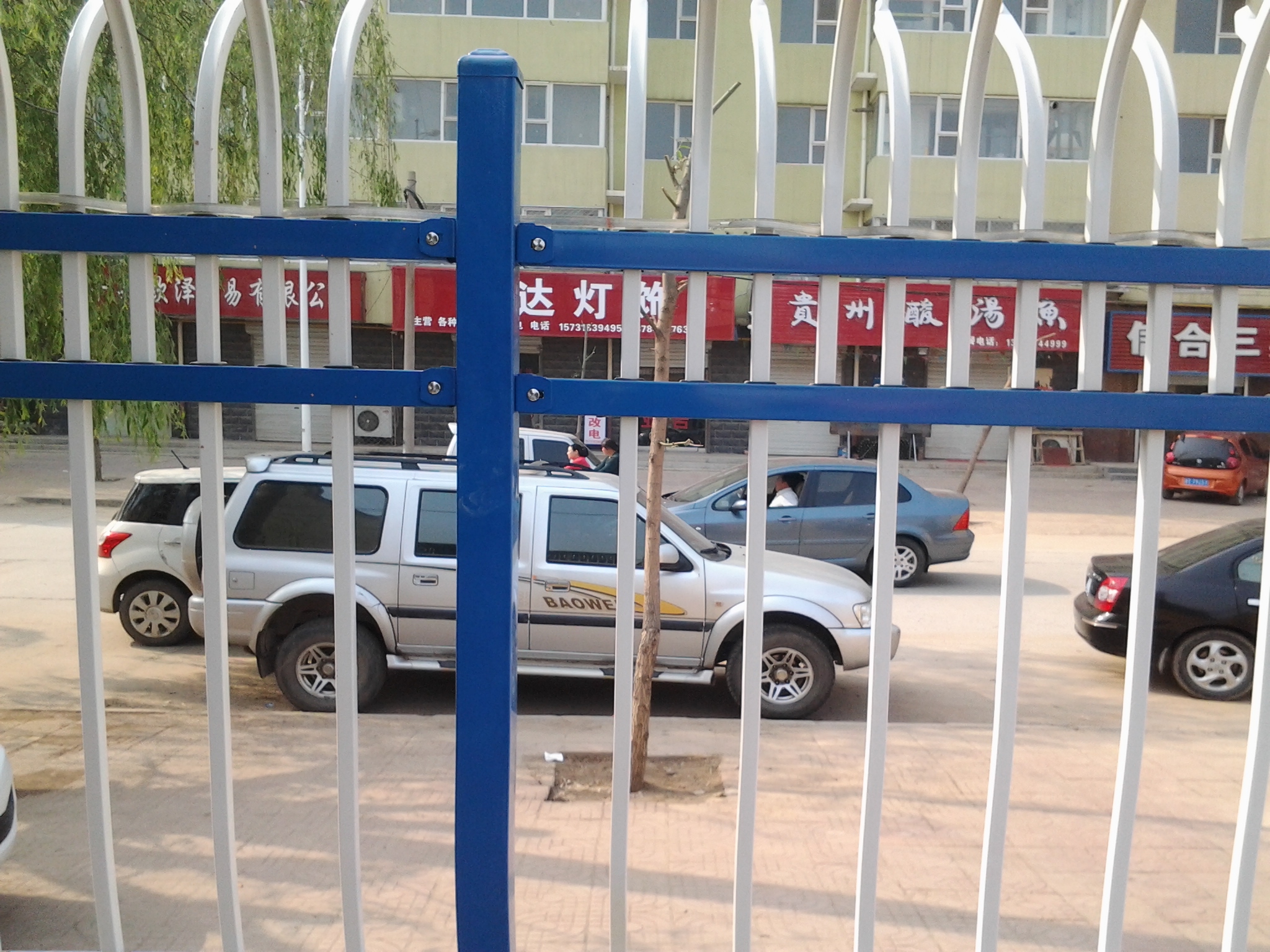 安平廠家熱銷：鋅鋼護(hù)欄，鐵藝柵欄