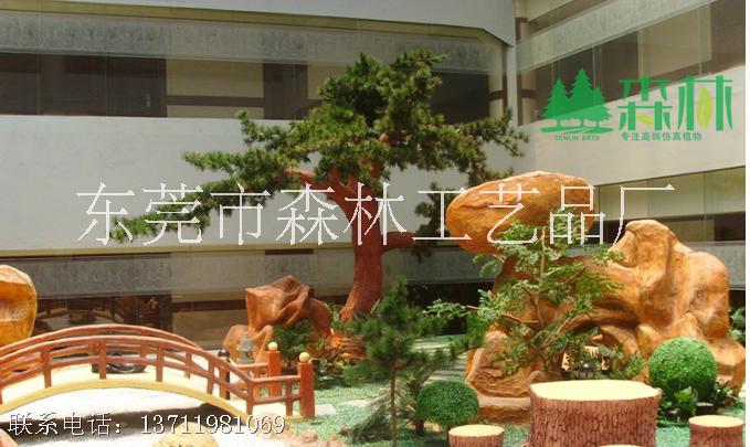 福建仿真松樹(shù)廠(chǎng)家直銷(xiāo) 玻璃鋼異形羅漢松 雪松圣誕樹(shù)可定制造型尺寸