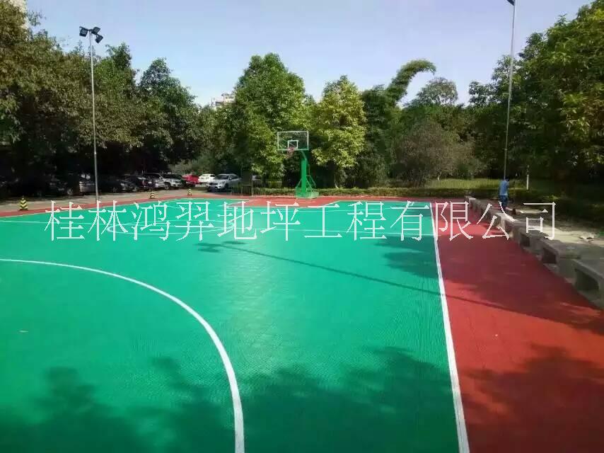 幼兒園拼裝地面，拼色地板幼兒園室內(nèi)室外戶外地面，幼兒園拼裝地面廠