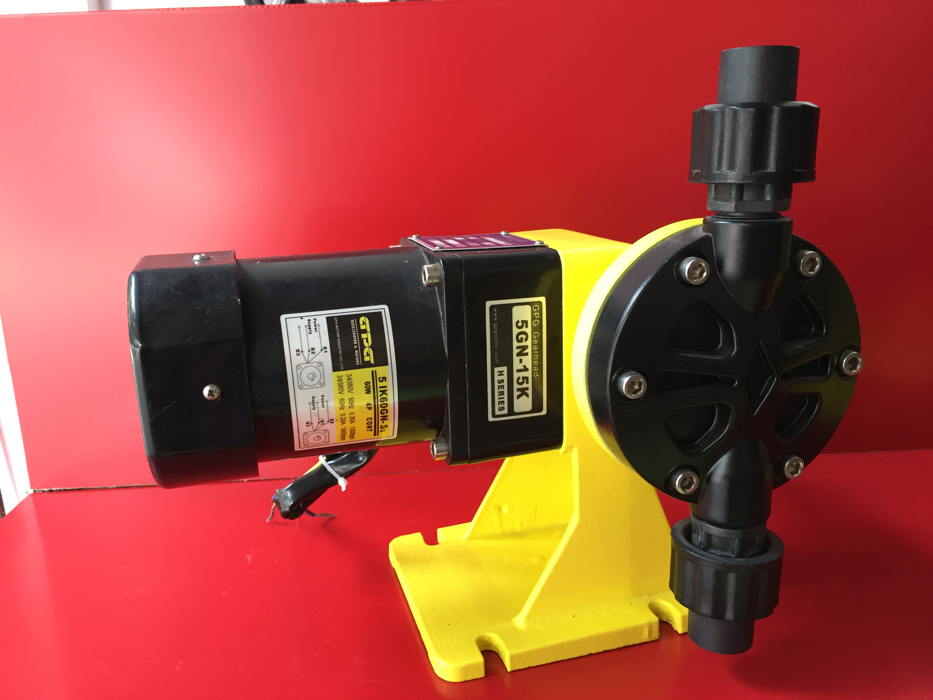 供應(yīng)小型隔膜計(jì)量泵