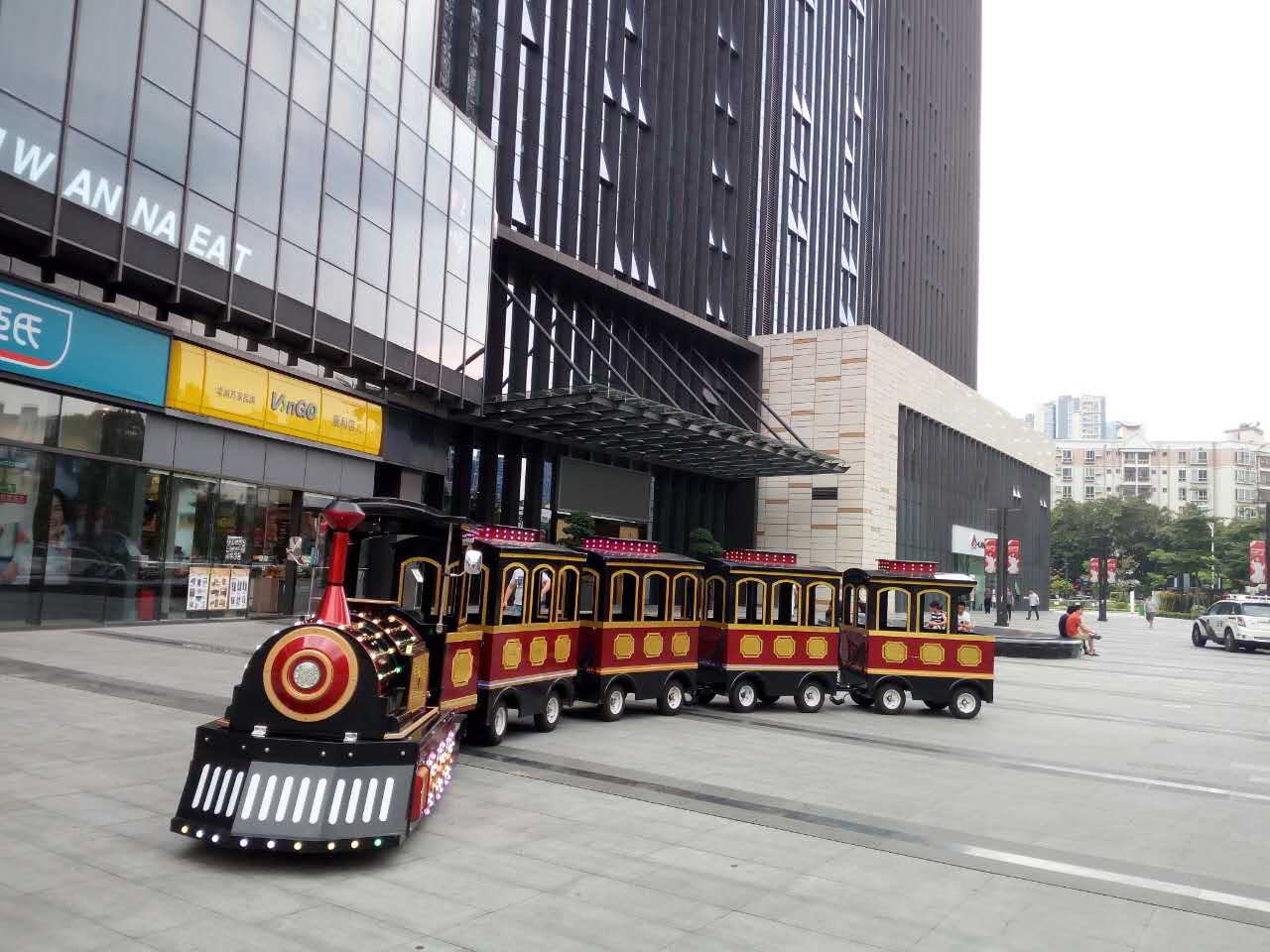 廣場電瓶車景區(qū)觀光車游樂設(shè)備小火車中山游樂設(shè)備旋轉(zhuǎn)木馬飛椅自控飛機(jī)
