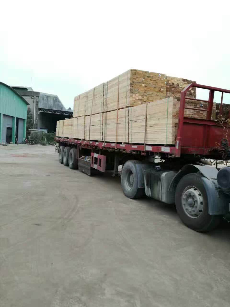 建筑模板 進口方木 一級品質 輻射松板材 輻射松板材廠家 輻射松板材批發(fā) 肇慶廠家定建筑木方模板 進口方木