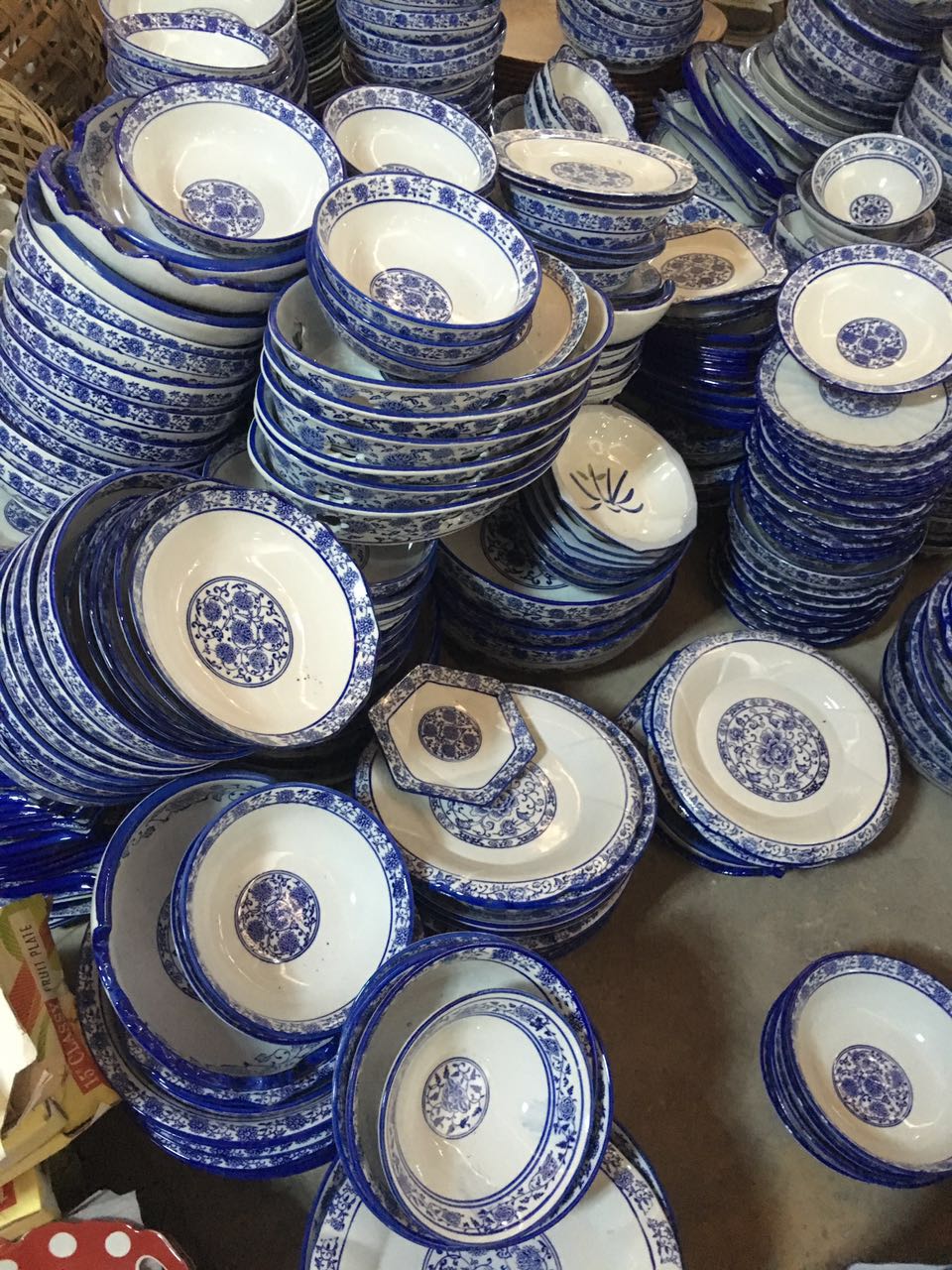 廣州青花瓷碗盤廠家，青花瓷碗盤批發(fā)，廣州青花瓷碗盤廠家供應(yīng)商