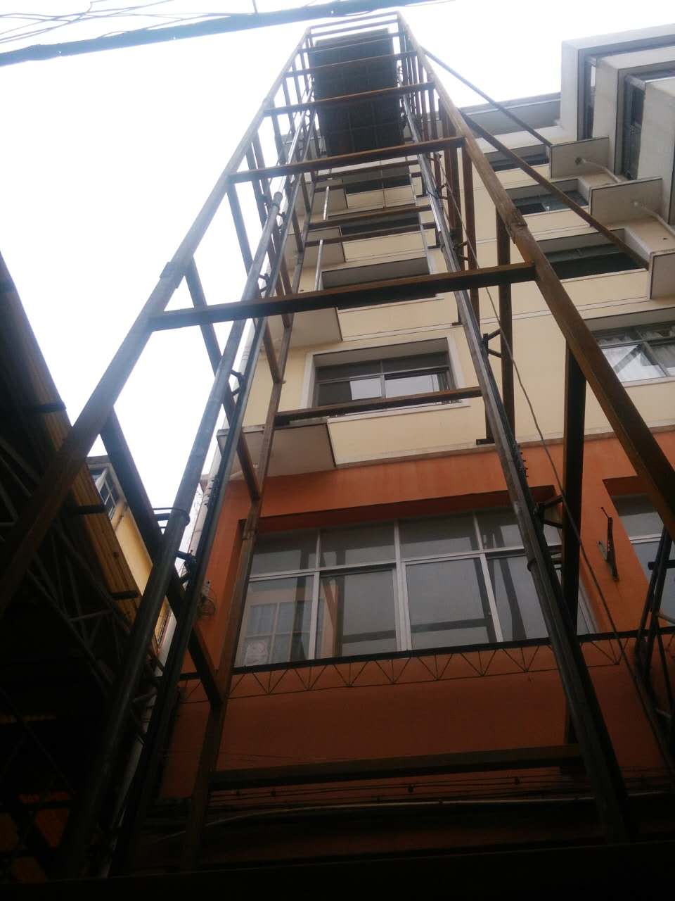 上海雙軌式液壓貨梯廠家 雙軌升降貨梯定做