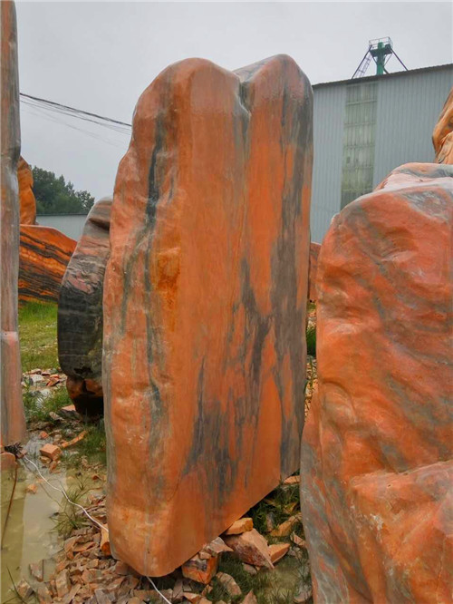 園景石 五彩石價錢  根據(jù)大小，造型來決定