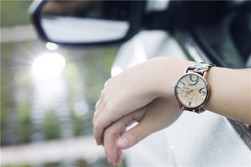 玫瑰金大數(shù)字表盤豹紋皮帶女表  韓版時尚櫻花豹紋皮帶男女情侶手表