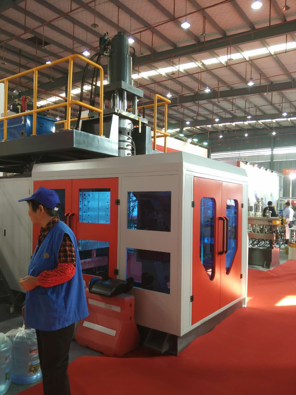 供應(yīng)山西太原 兒童座椅吹塑機(jī) ，滑梯塑料中空吹塑機(jī)