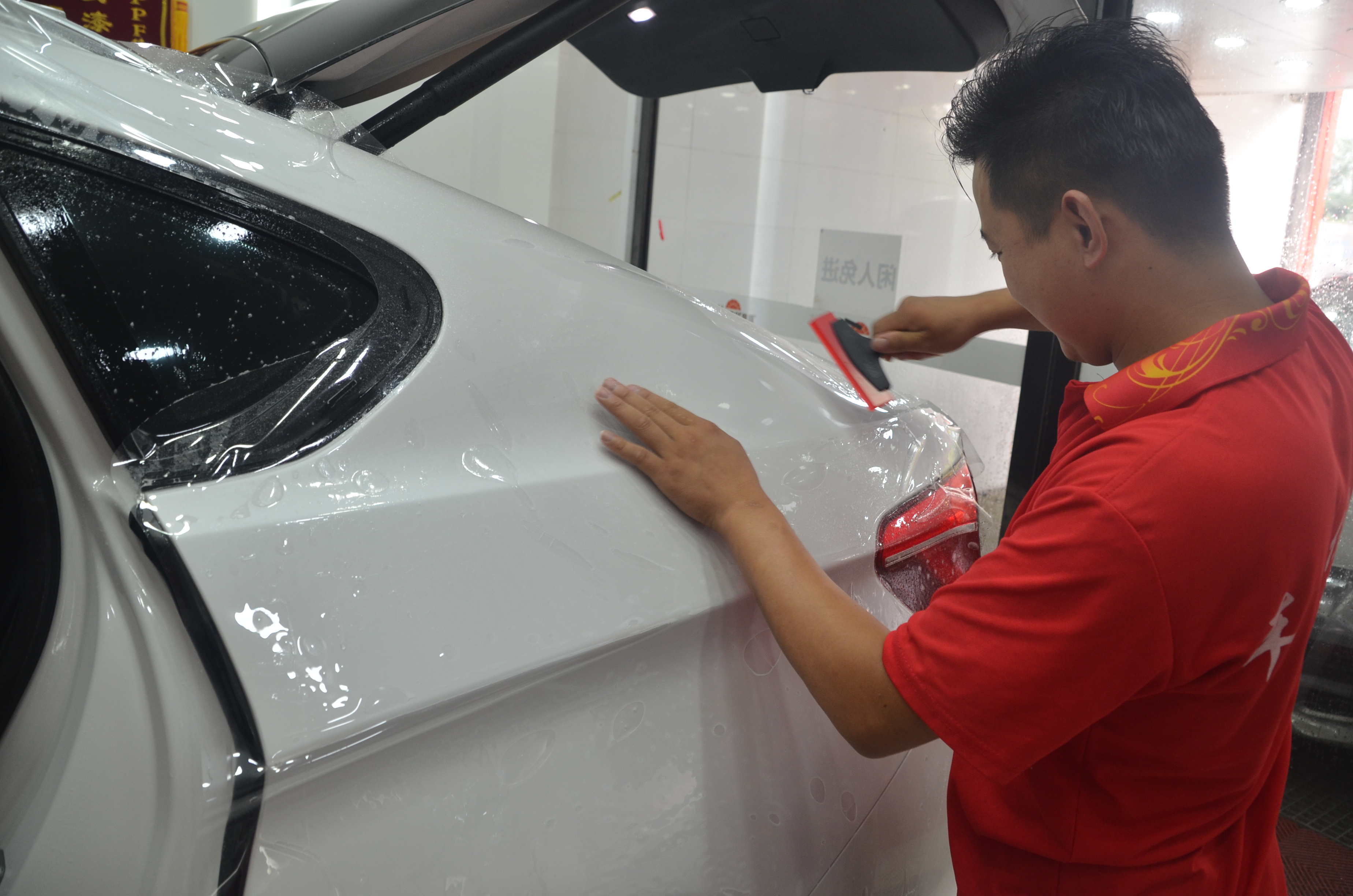 青島寶馬貼隱形車(chē)衣有限公司