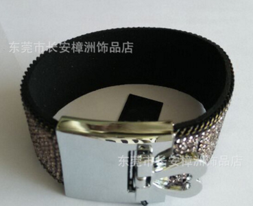 廠家銷售歐美復(fù)古寬皮手鐲 時(shí)尚朋克搖滾時(shí)尚手鏈?zhǔn)骤C皮手鏈