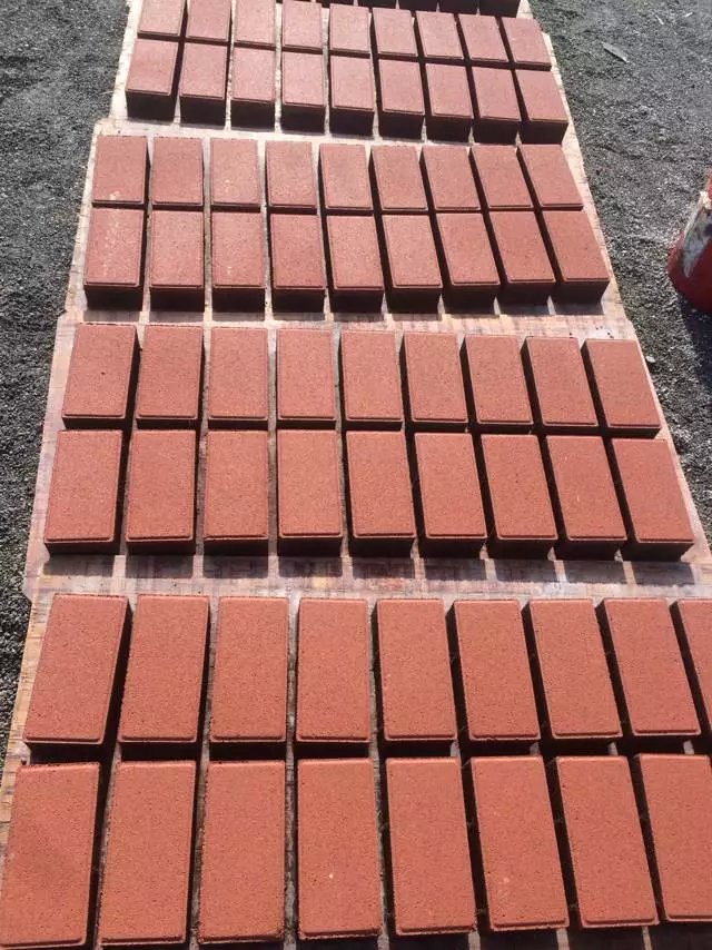 河北唐山滲水磚制磚機(jī)械設(shè)備