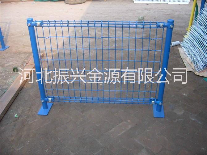 河北振興集團專業(yè)生產高速公路護欄網焊接網隔離柵隔離網圍欄網鐵絲網