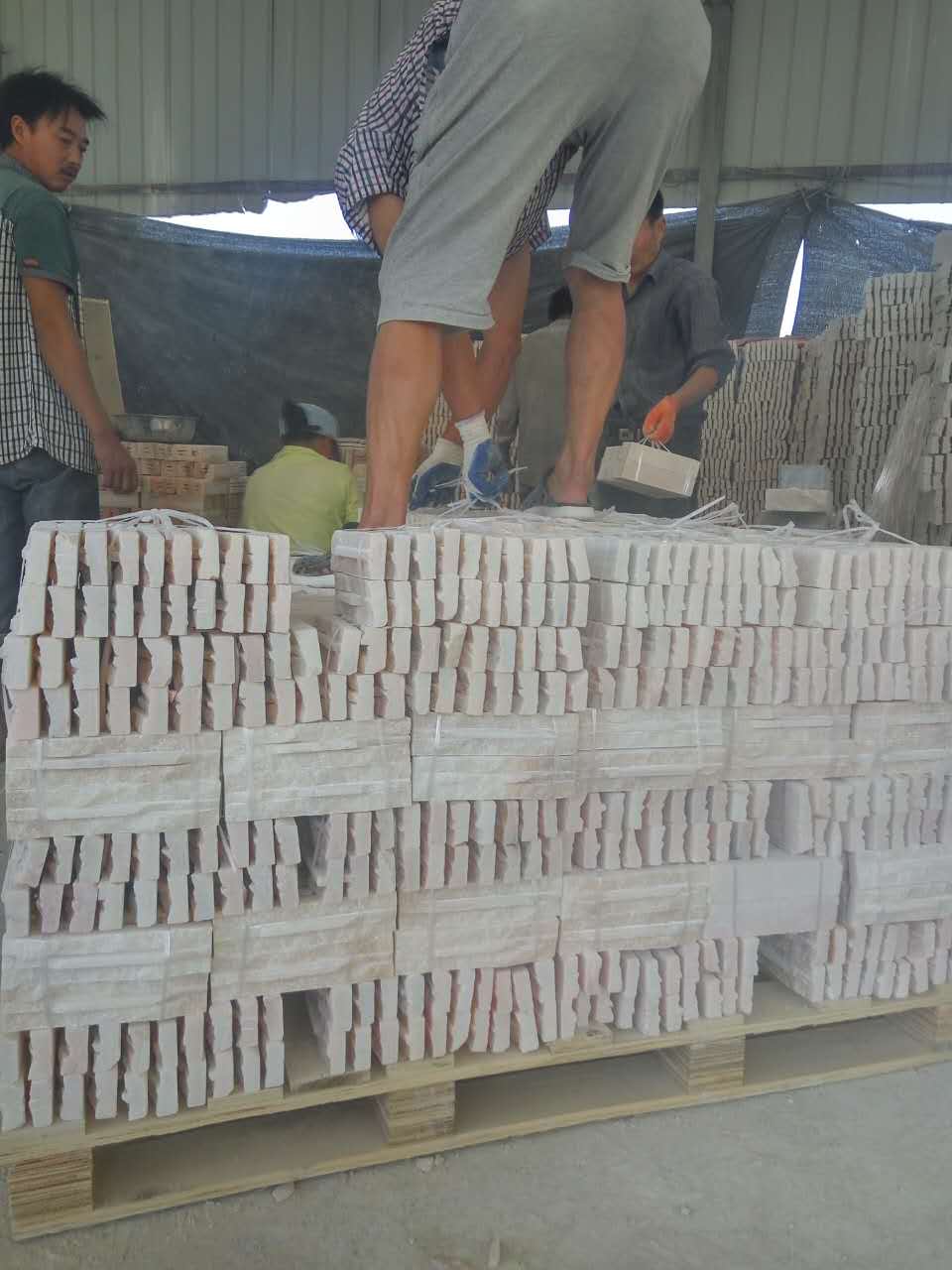 南召石材斧鑿石 文化石貼法