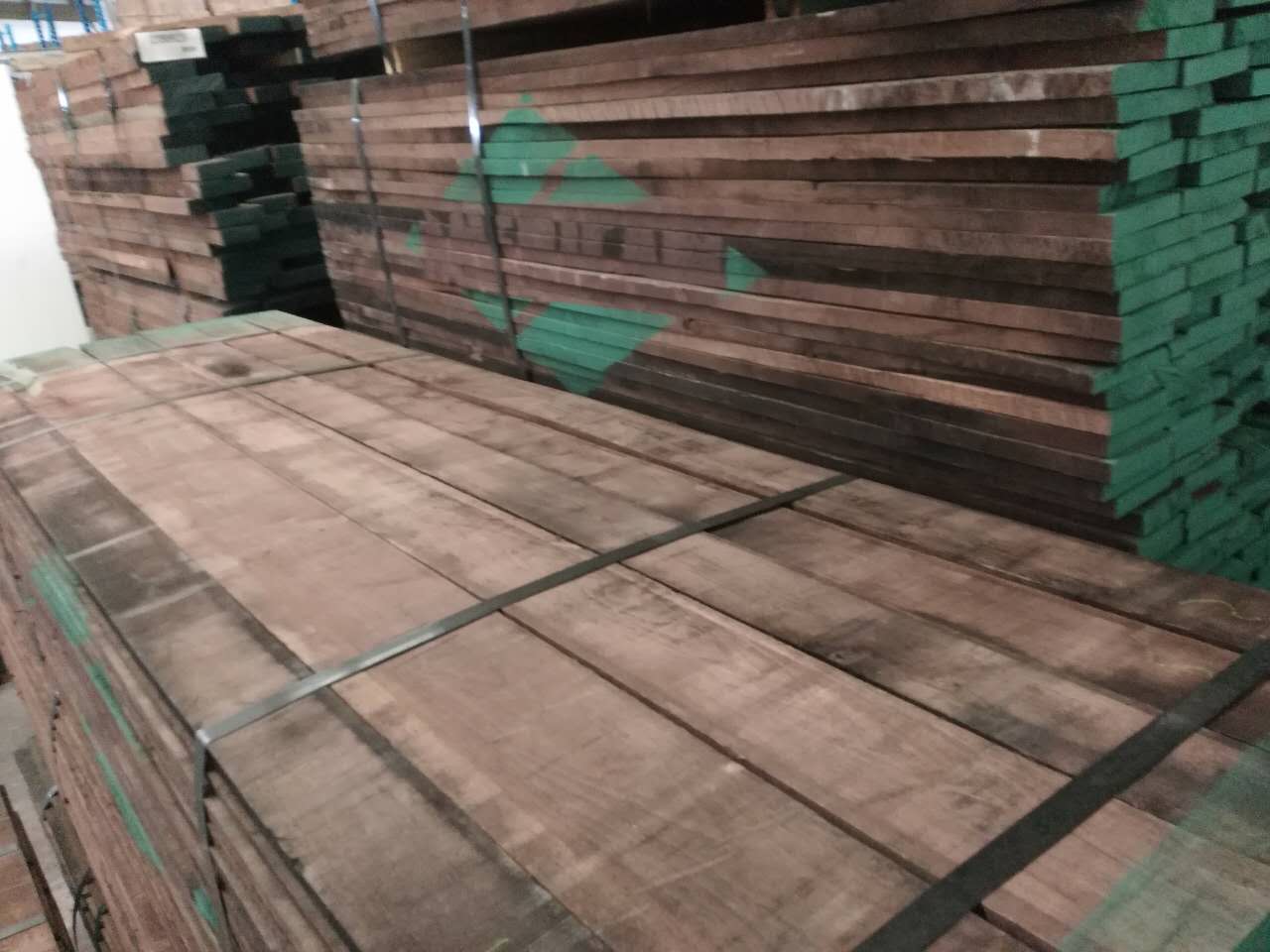 美國進(jìn)口黑胡桃木批發(fā) 上海北美黑胡桃供應(yīng)商 美國進(jìn)口烘干黑胡桃木 北美烘干黑胡桃木