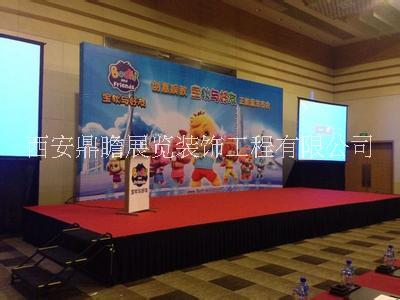 舞臺背景板搭建，舞臺桁架租賃，燈光音響租賃